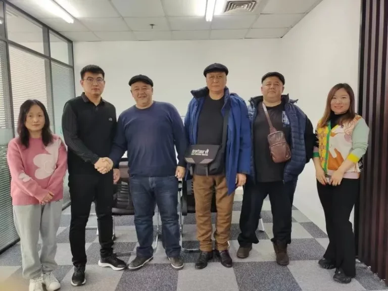 Rus müşteriler derinlemesine ziyaret ve öğrenim için şirkete geldi