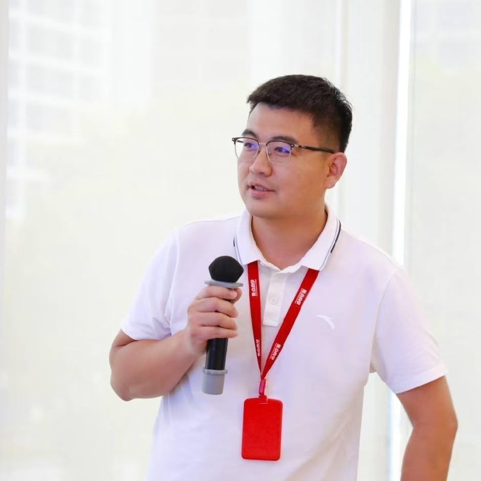 chenlu Kurucusu :Leon Qiu