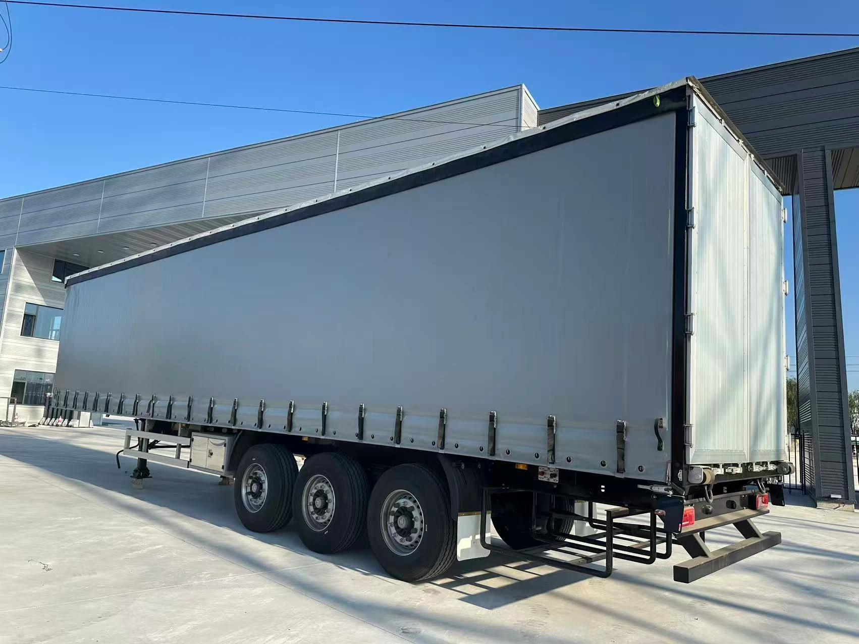 CHENLU 3 axle curtain side semi trailer with grey side curtain and double rear doors