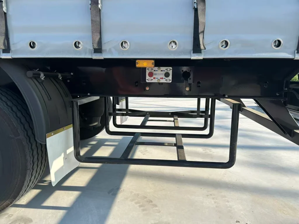 Open storage rack under the side rail of the curtain side trailer